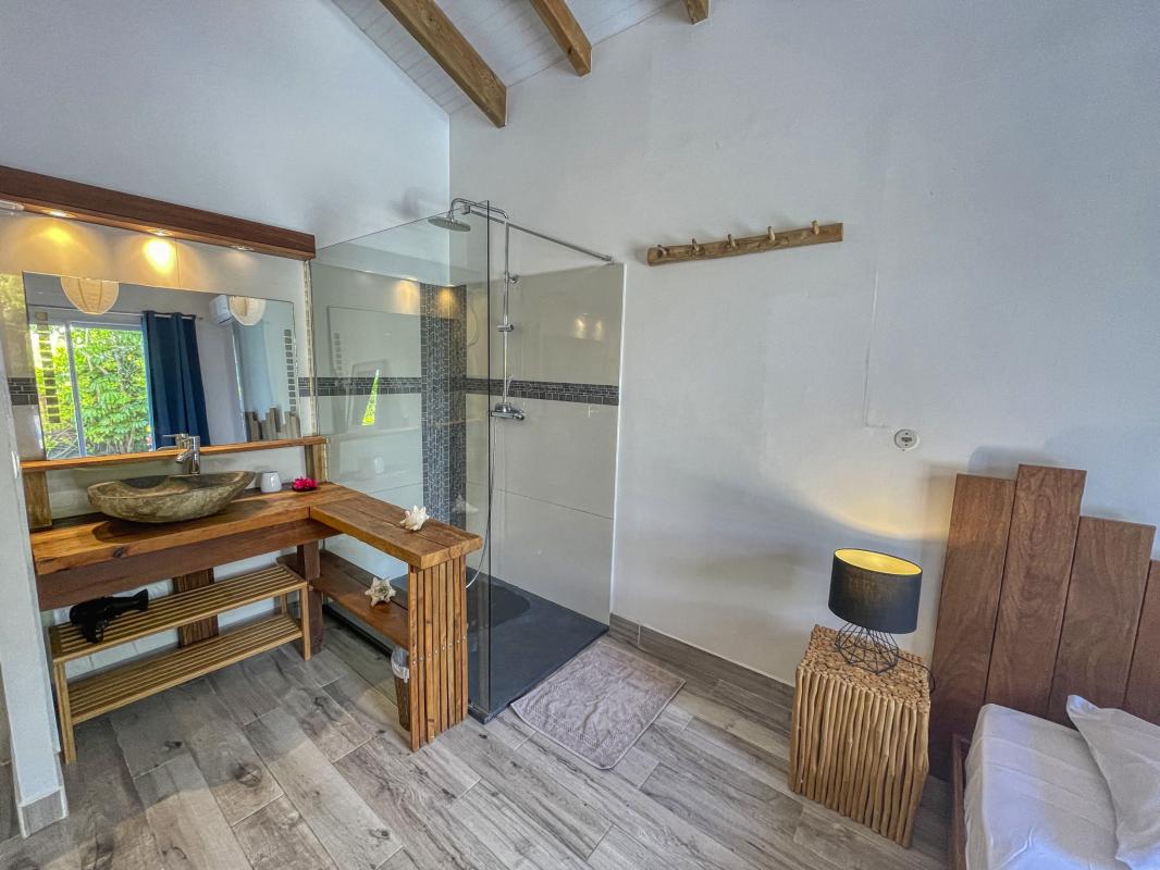 Villa à louer 3 chambres à Saint François Guadeloupe-salle de douche-24
